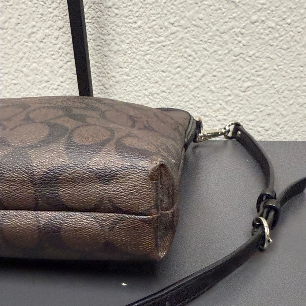 Coach Black and Brown Signature Shoulder Bag - Picture 7 of 11